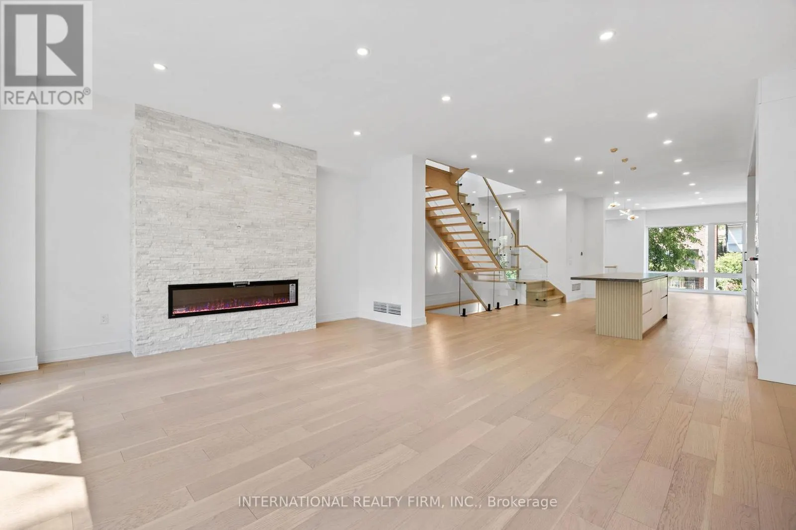 19 IVY AVENUE