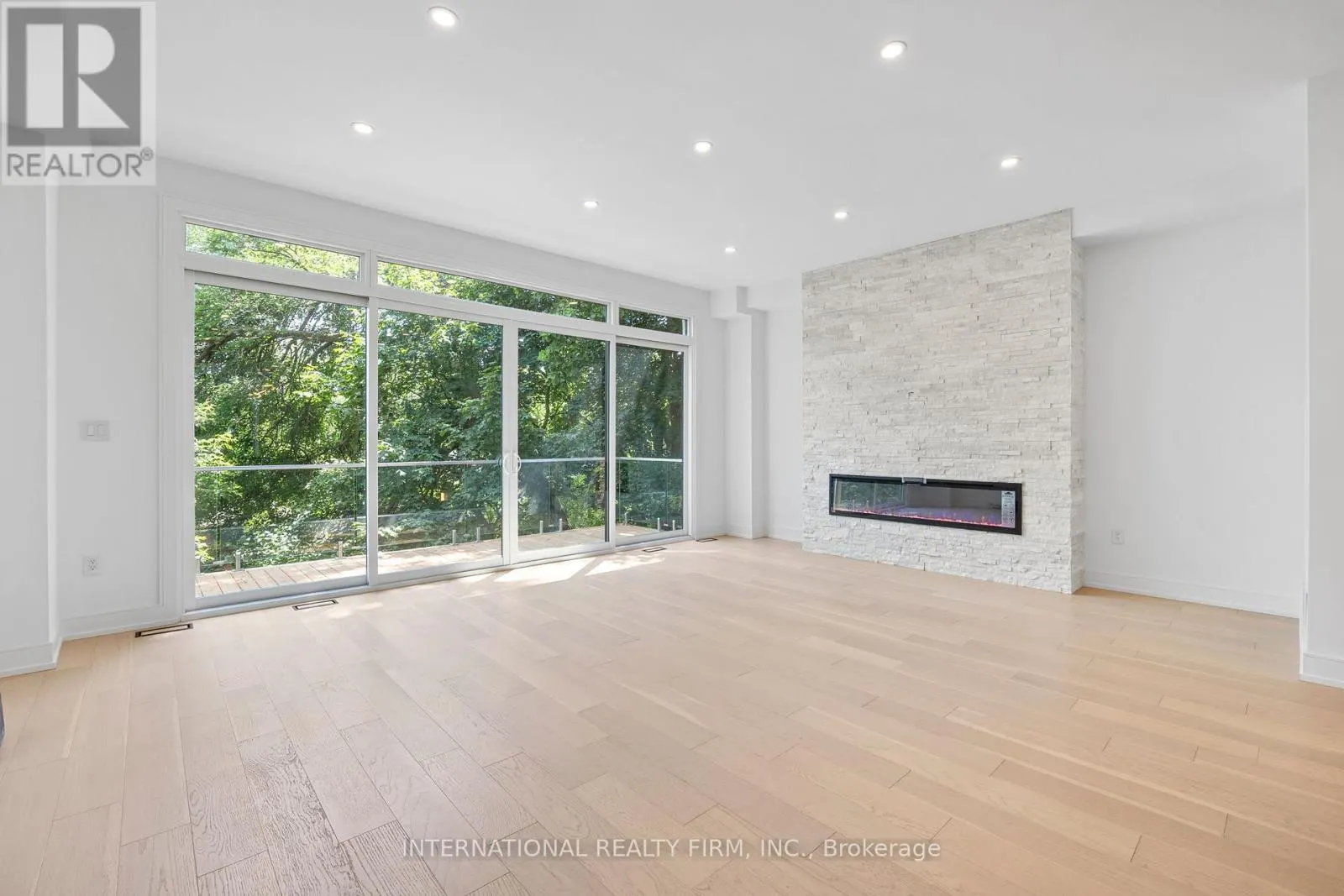 19 IVY AVENUE