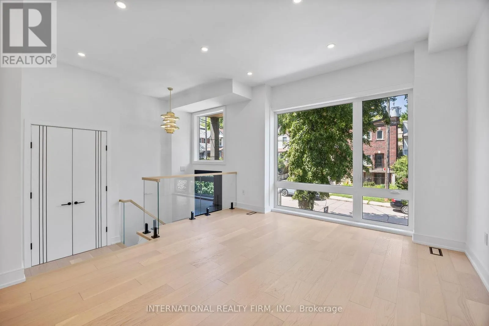 19 IVY AVENUE