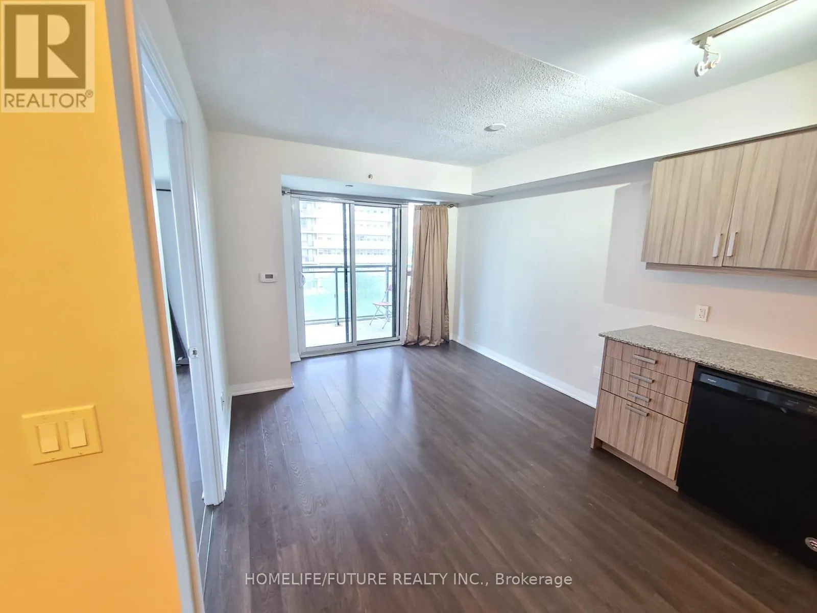 310 - 30 MEADOWGLEN PLACE