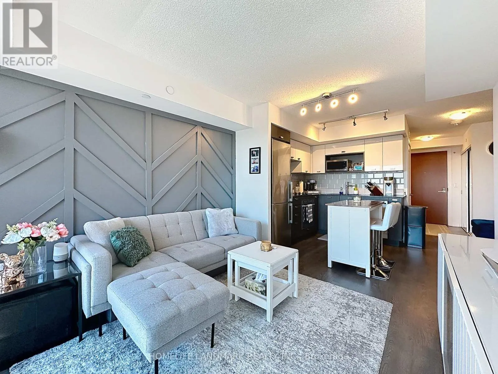 2324 - 275 VILLAGE GREEN DRIVE