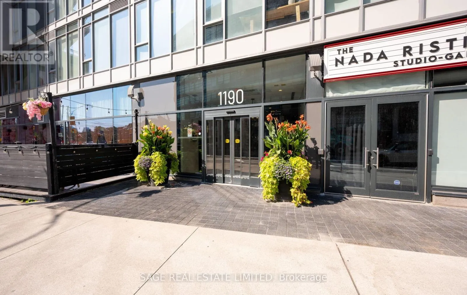 420 - 1190 DUNDAS STREET E