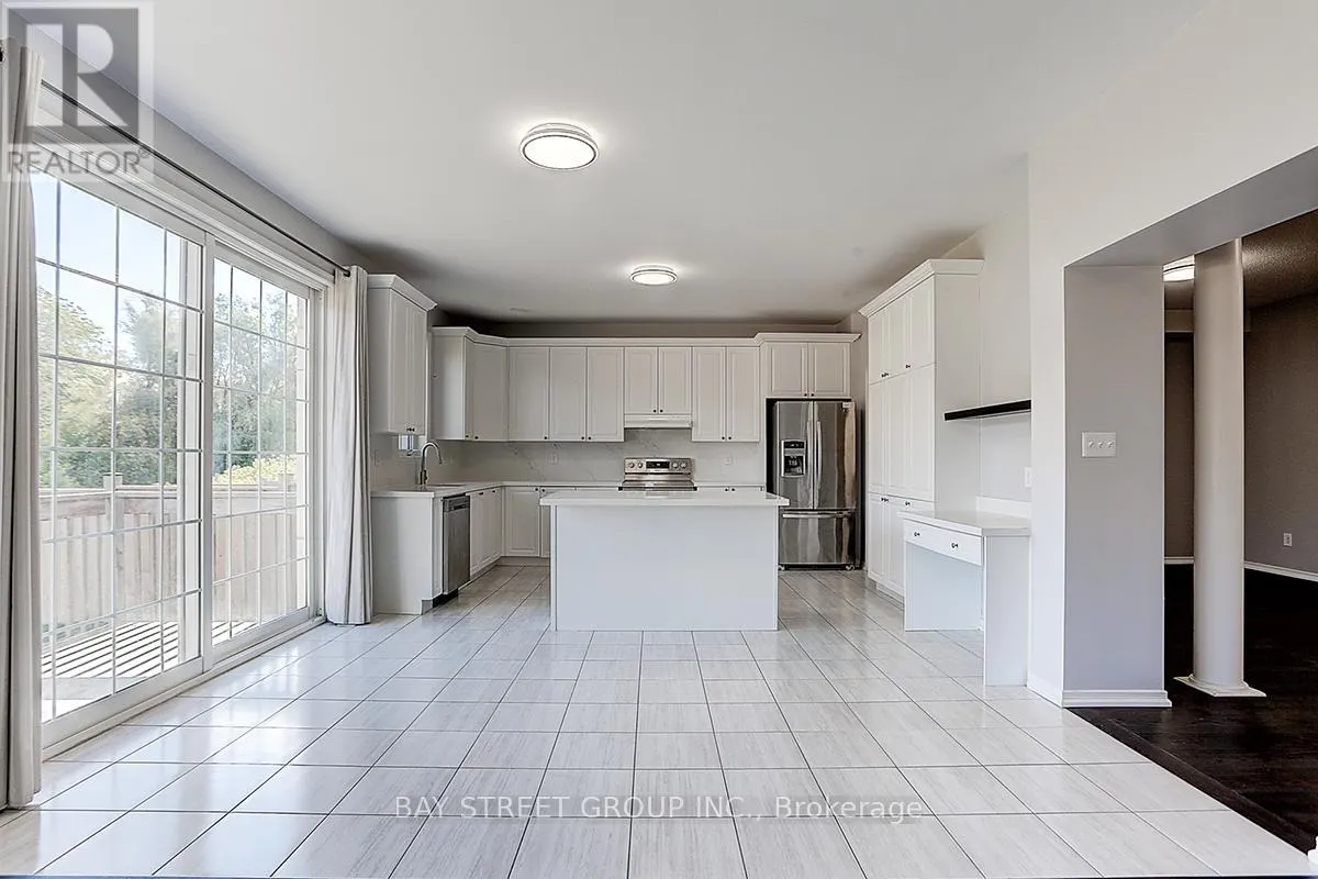 2433 EQUESTRIAN CRESCENT