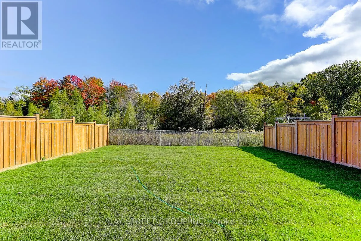 2433 EQUESTRIAN CRESCENT