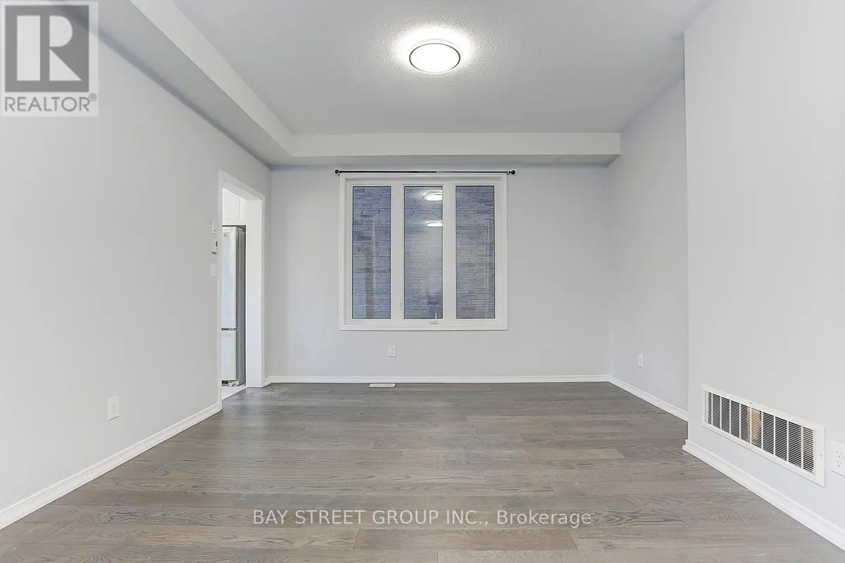 2433 EQUESTRIAN CRESCENT