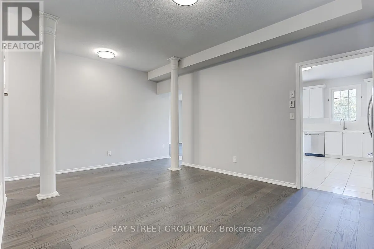 2433 EQUESTRIAN CRESCENT