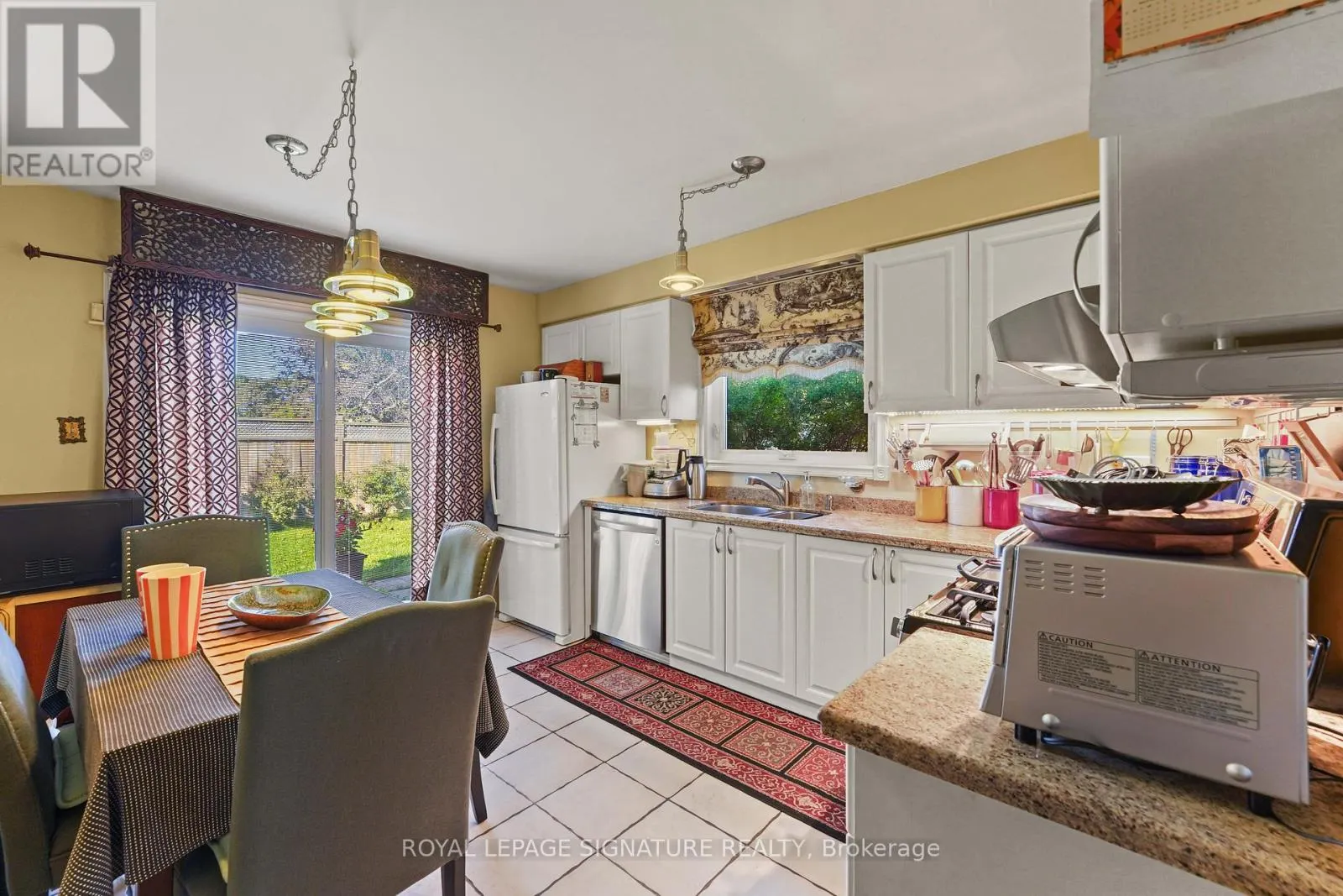 1556 AMBERLEA ROAD