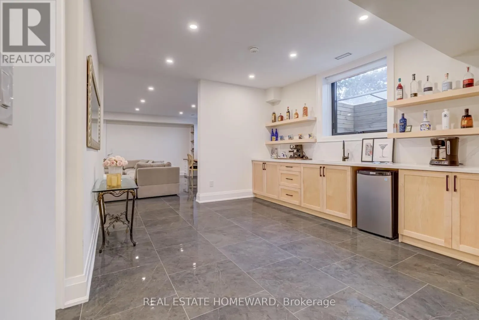 5 TAYLOR DRIVE