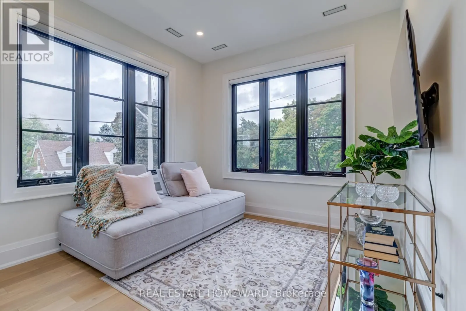 5 TAYLOR DRIVE