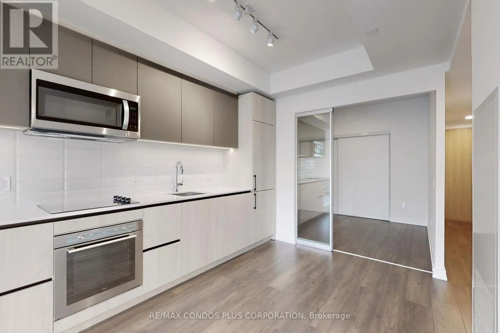 305 - 150 LOGAN AVENUE