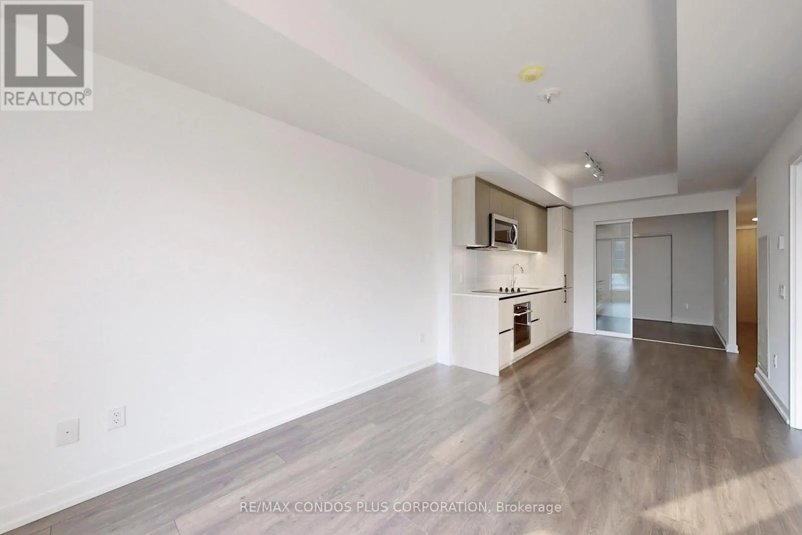 305 - 150 LOGAN AVENUE