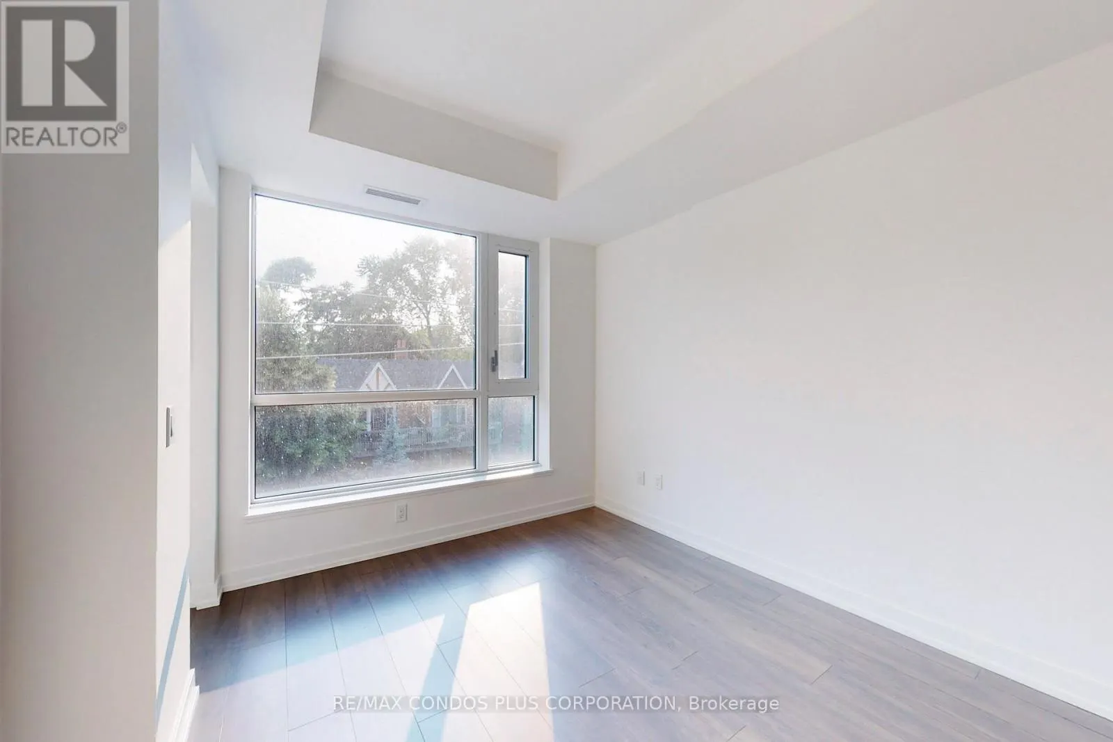305 - 150 LOGAN AVENUE
