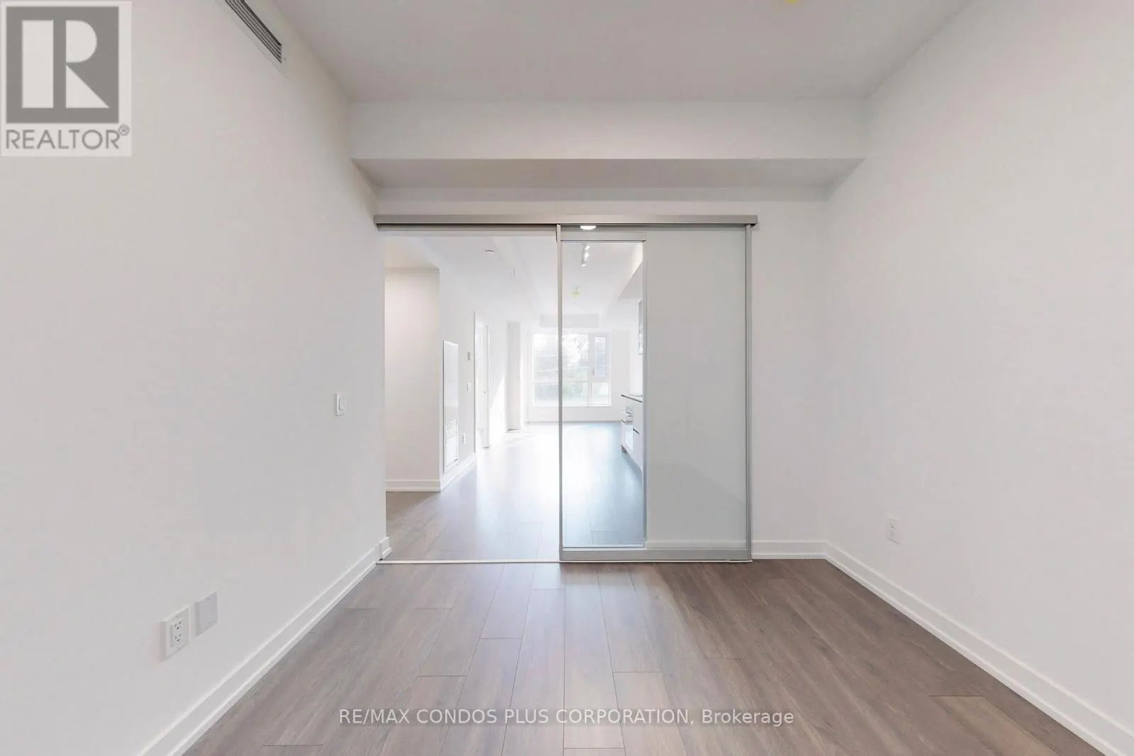 305 - 150 LOGAN AVENUE