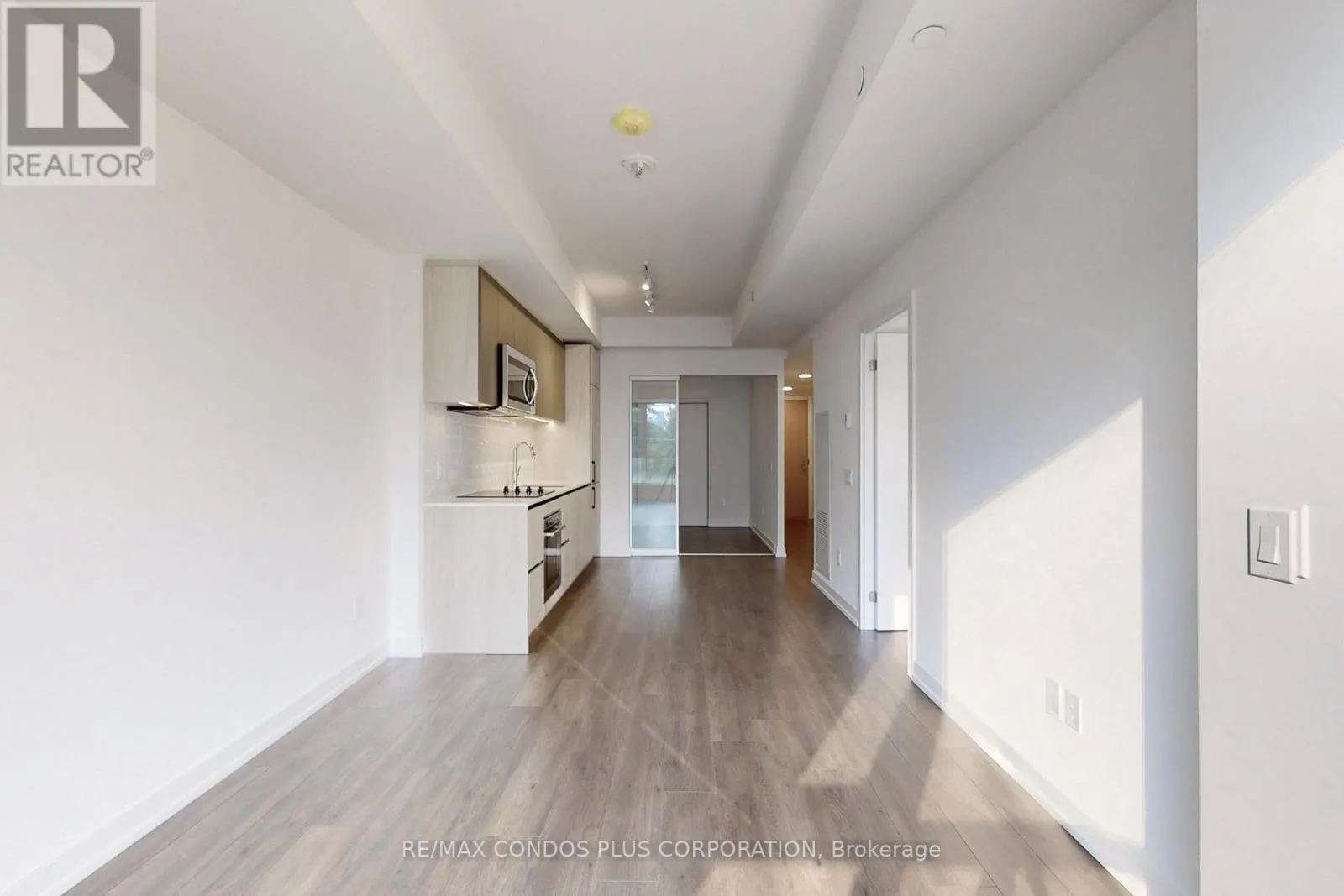 305 - 150 LOGAN AVENUE