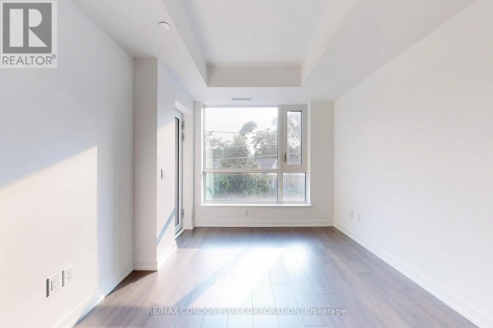 305 - 150 LOGAN AVENUE