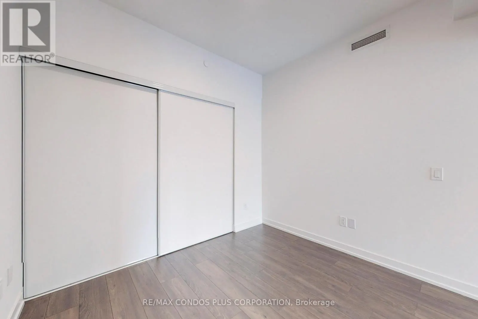 305 - 150 LOGAN AVENUE