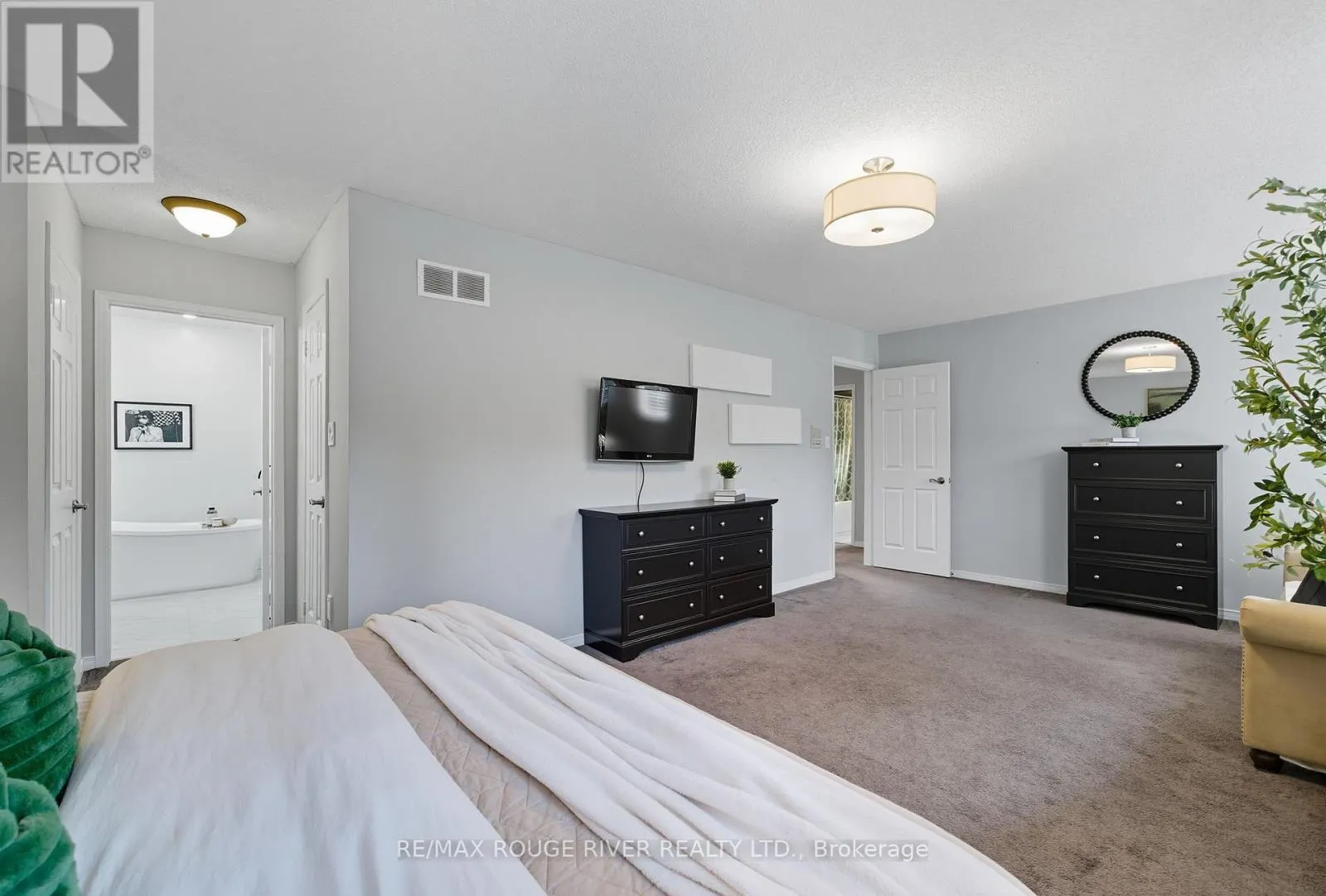 980 SANDCLIFF DRIVE