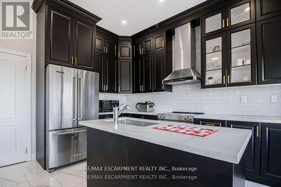 2 - 487 AZTEC DRIVE