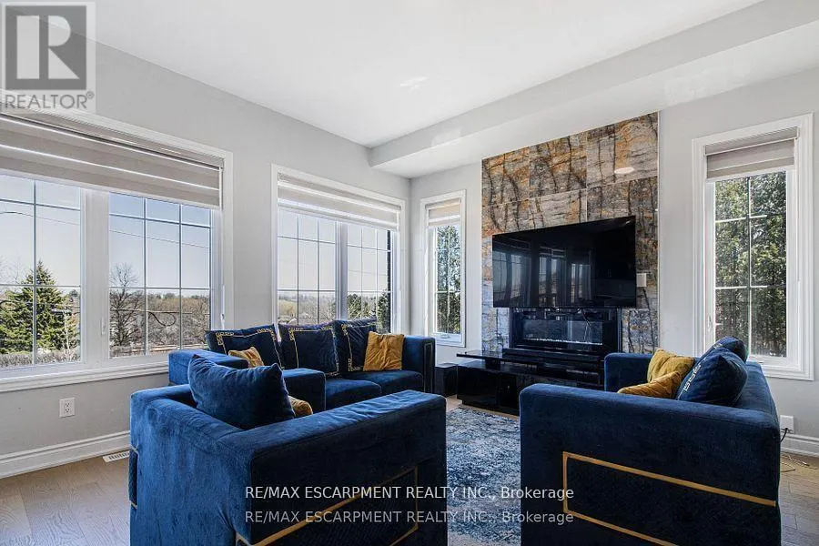 2 - 487 AZTEC DRIVE