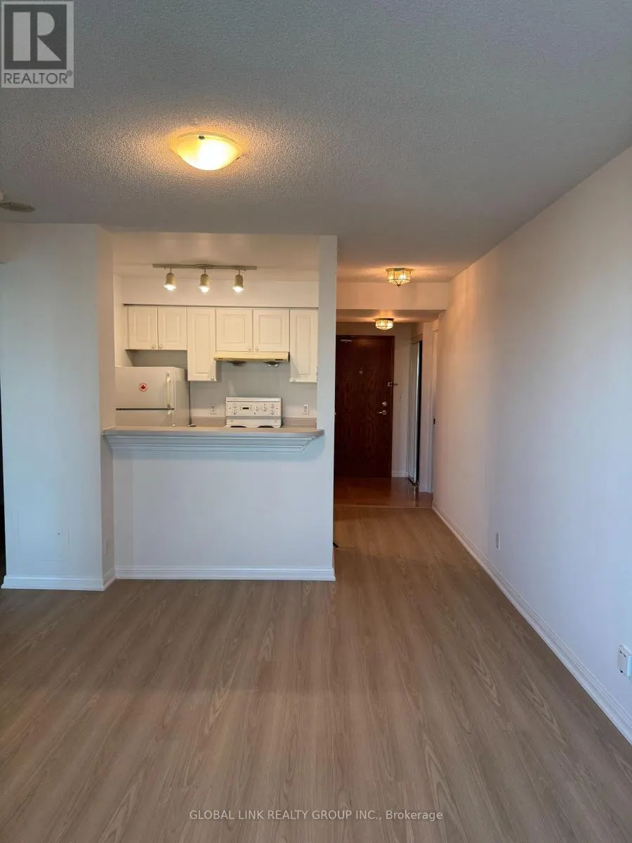 315 - 1 LEE CENTRE DRIVE N