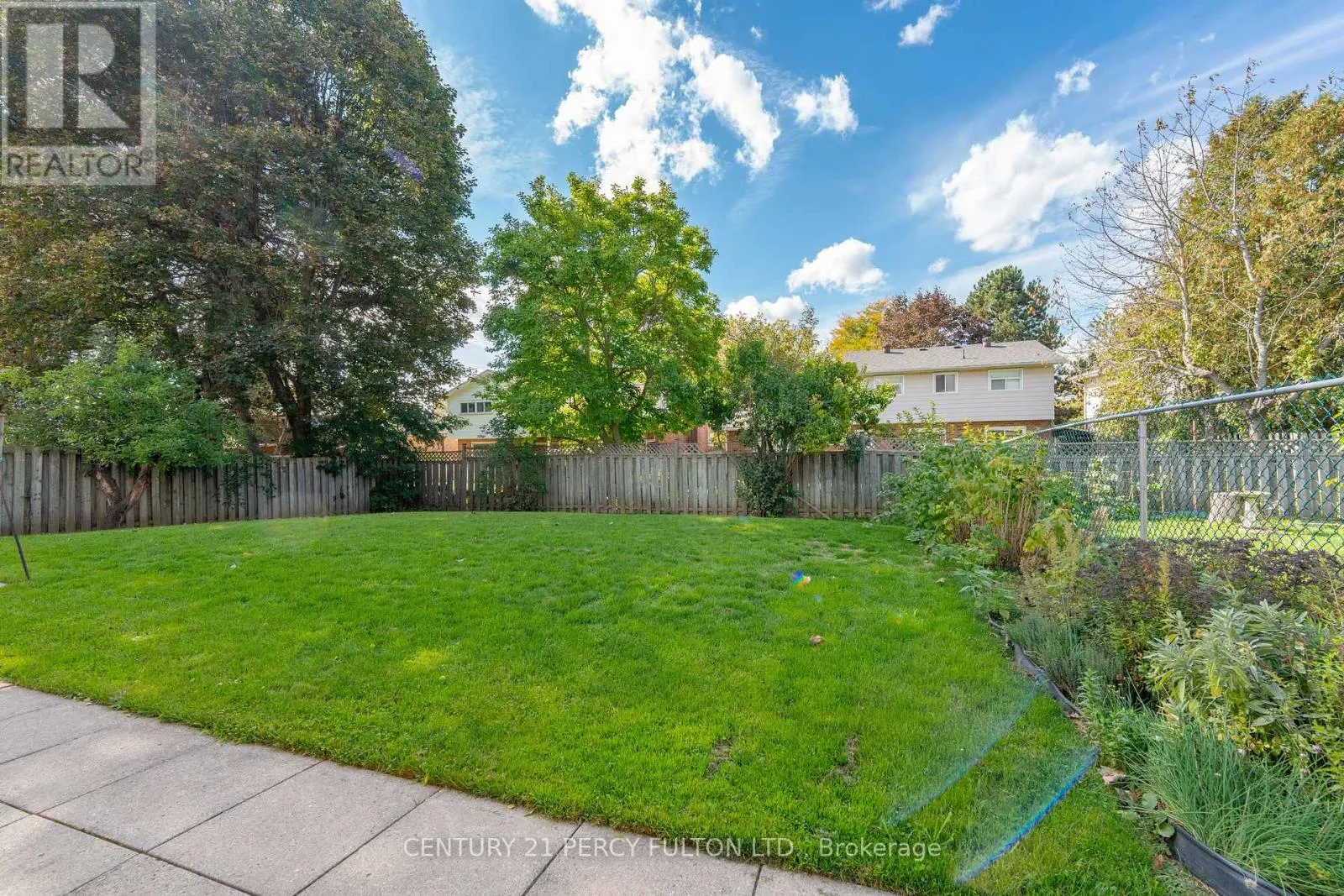 14 FARMINGTON CRESCENT