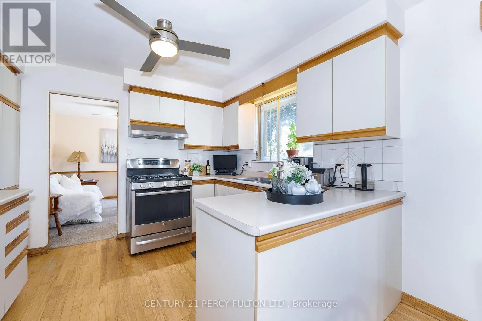 14 FARMINGTON CRESCENT