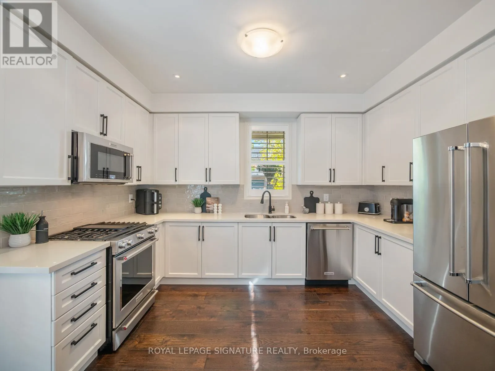 2 DENBURY COURT