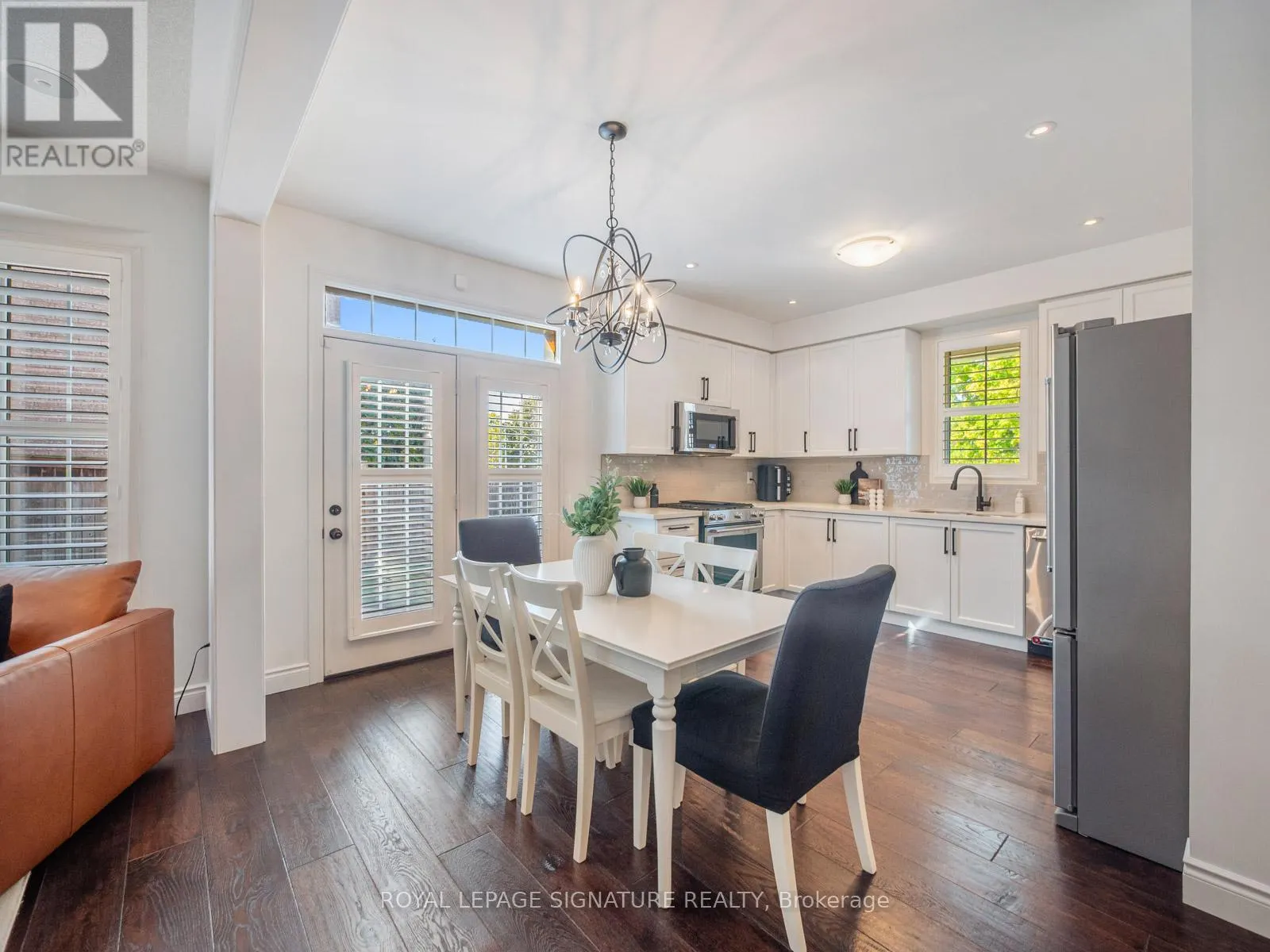 2 DENBURY COURT