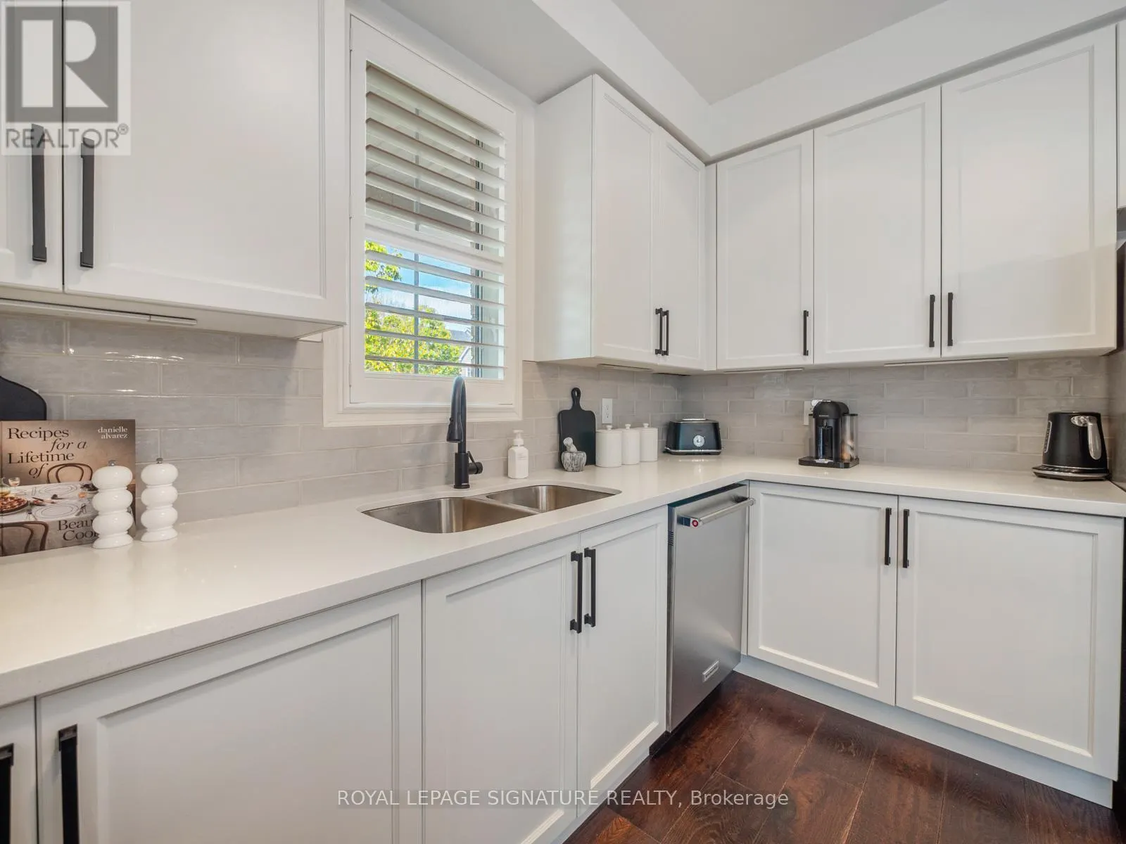 2 DENBURY COURT