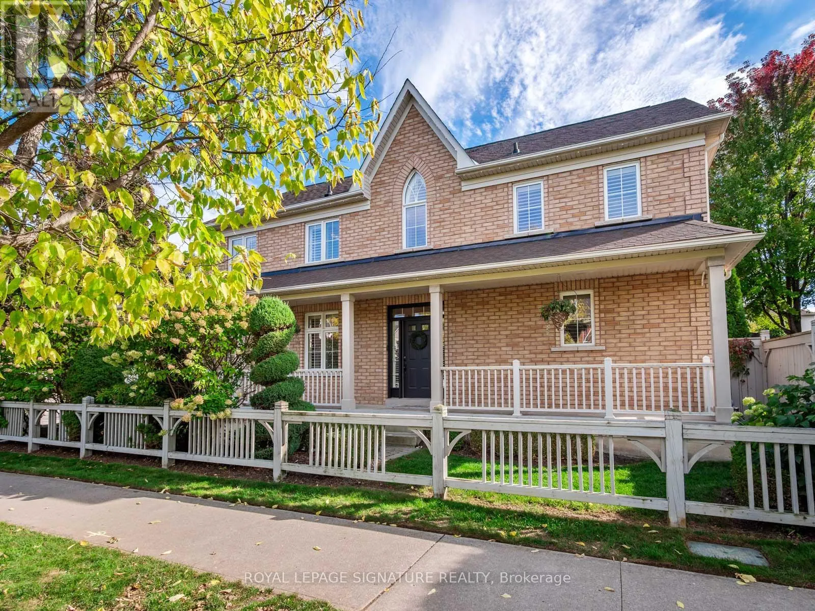 2 DENBURY COURT
