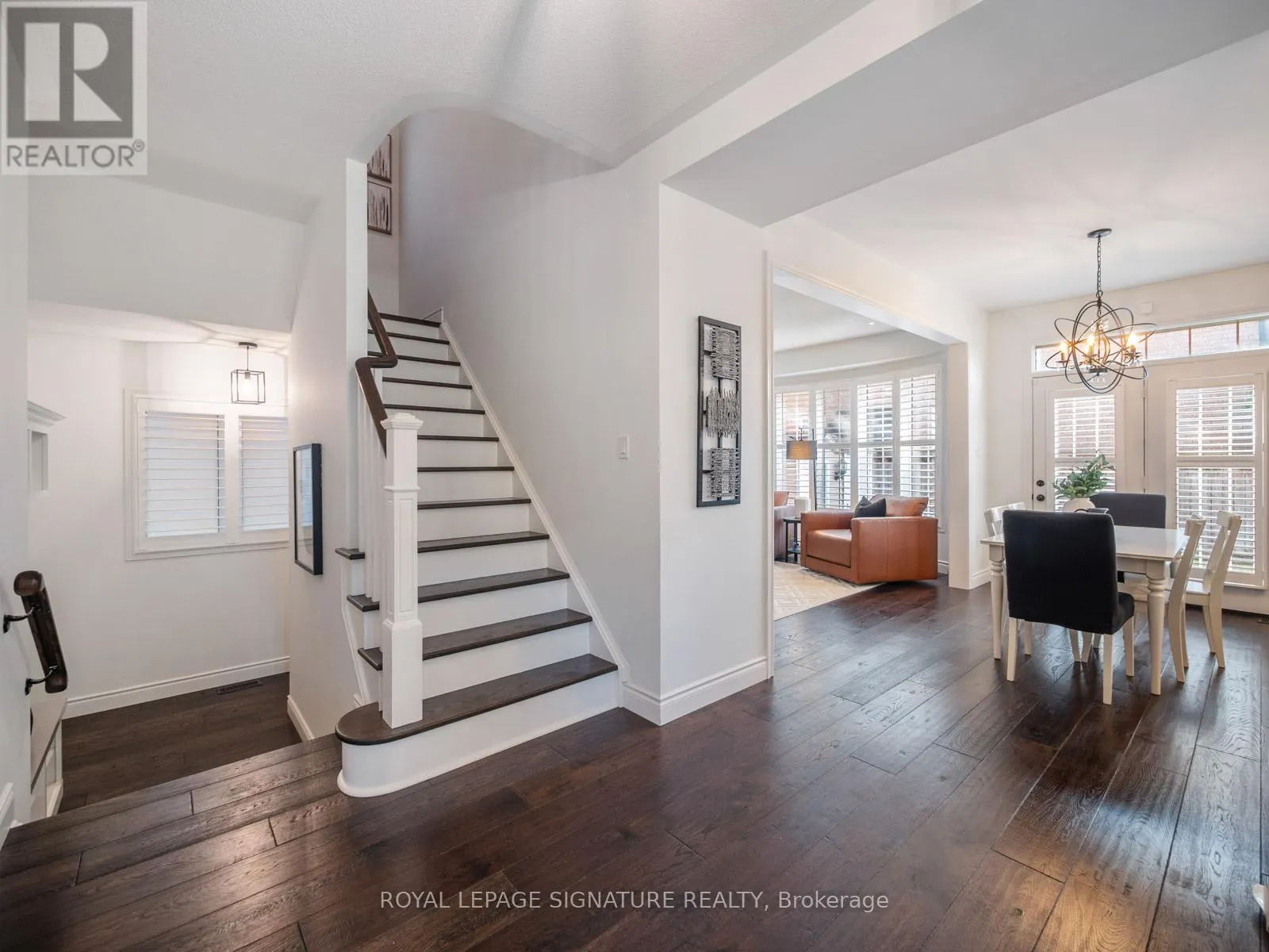 2 DENBURY COURT