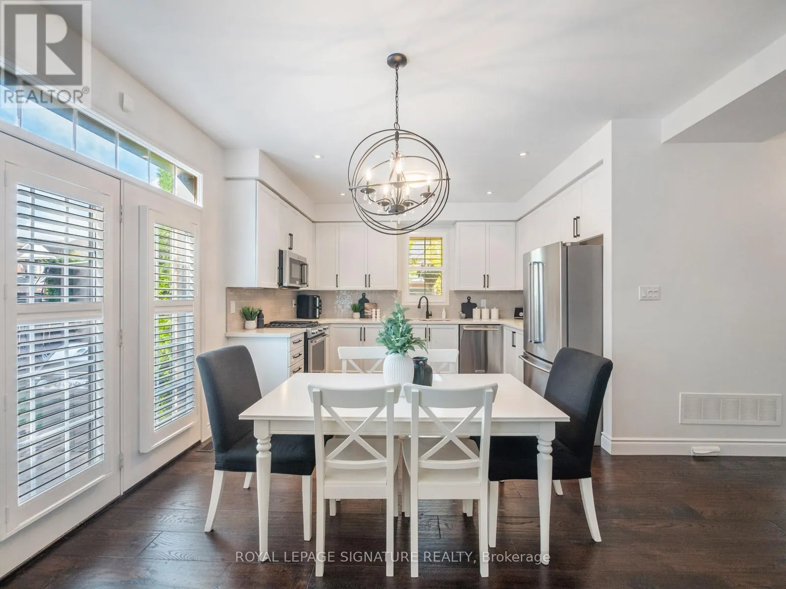 2 DENBURY COURT