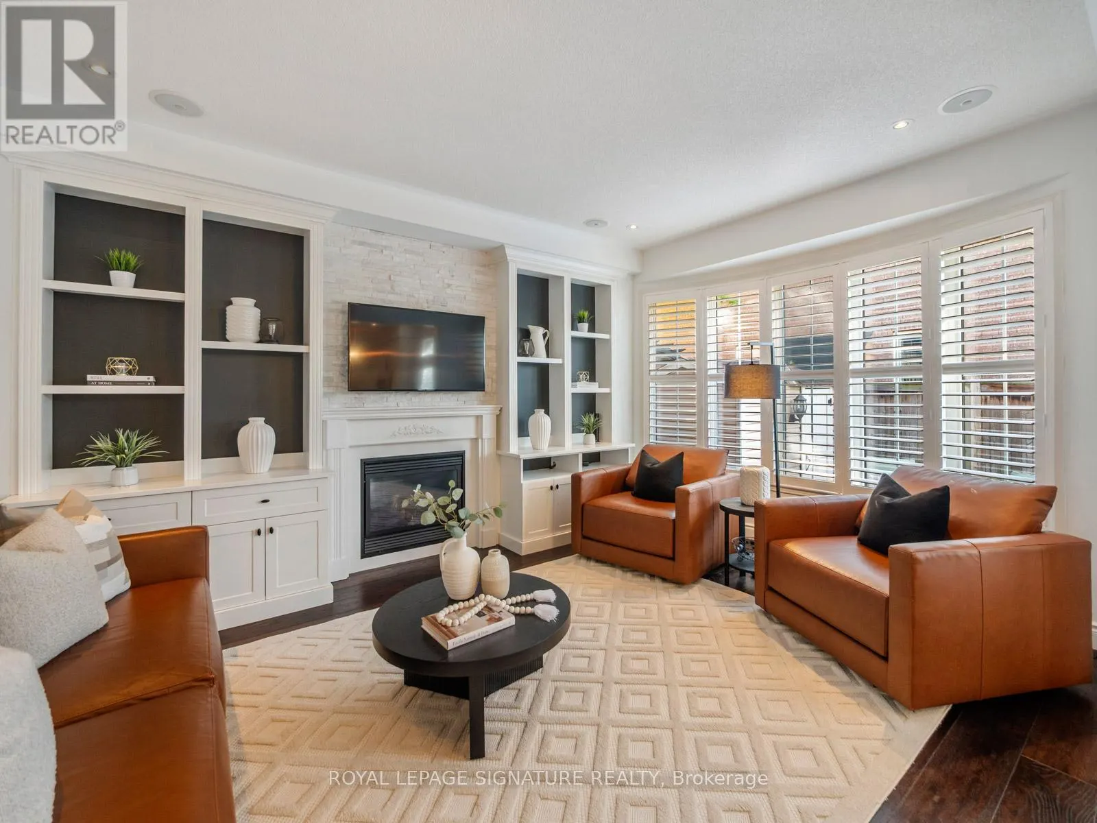 2 DENBURY COURT