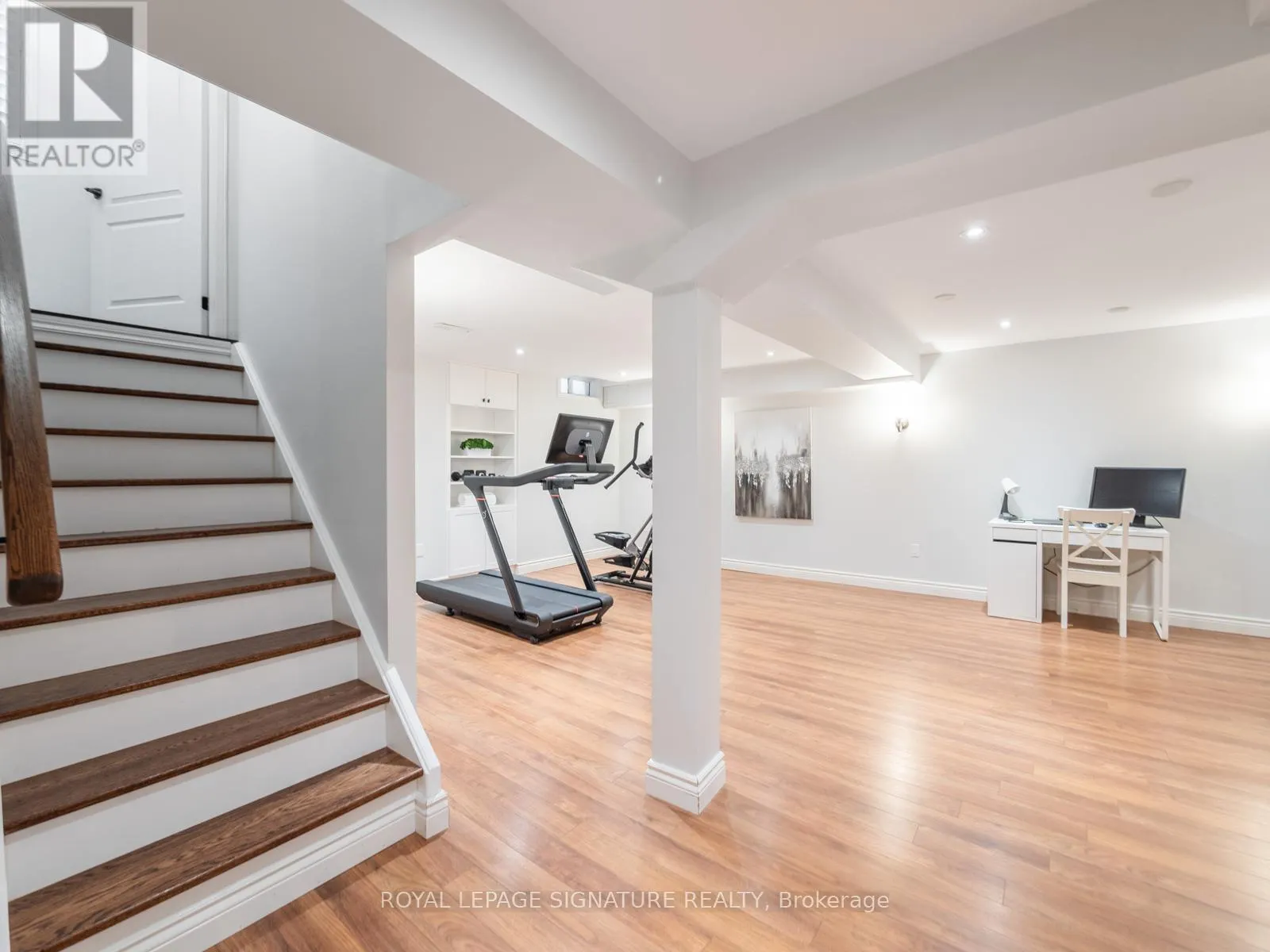2 DENBURY COURT