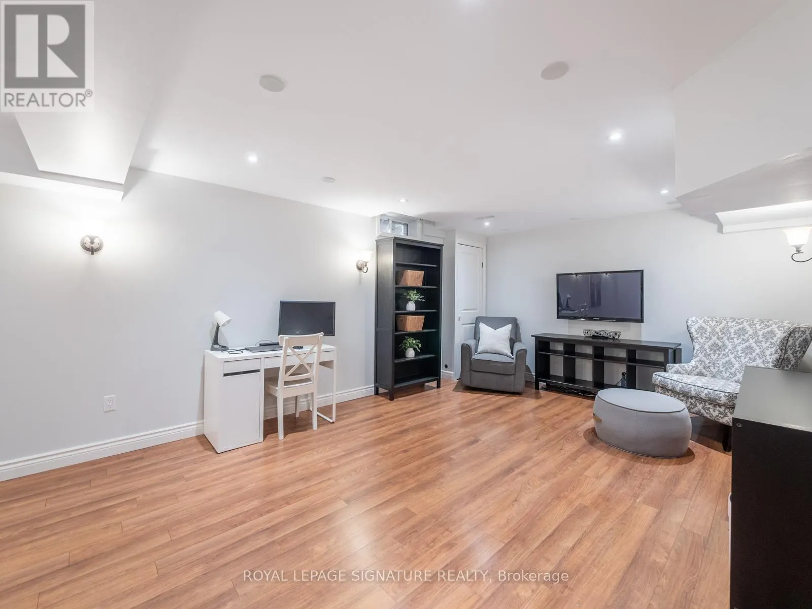 2 DENBURY COURT