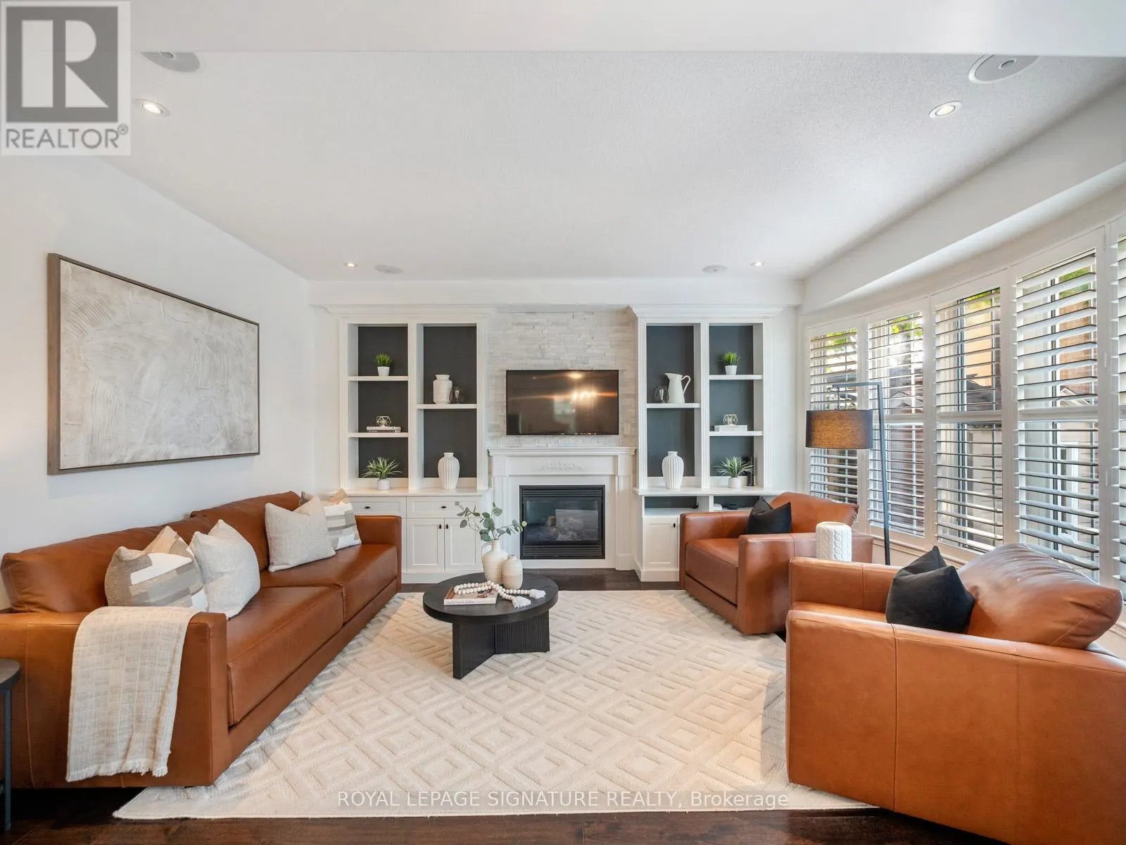 2 DENBURY COURT