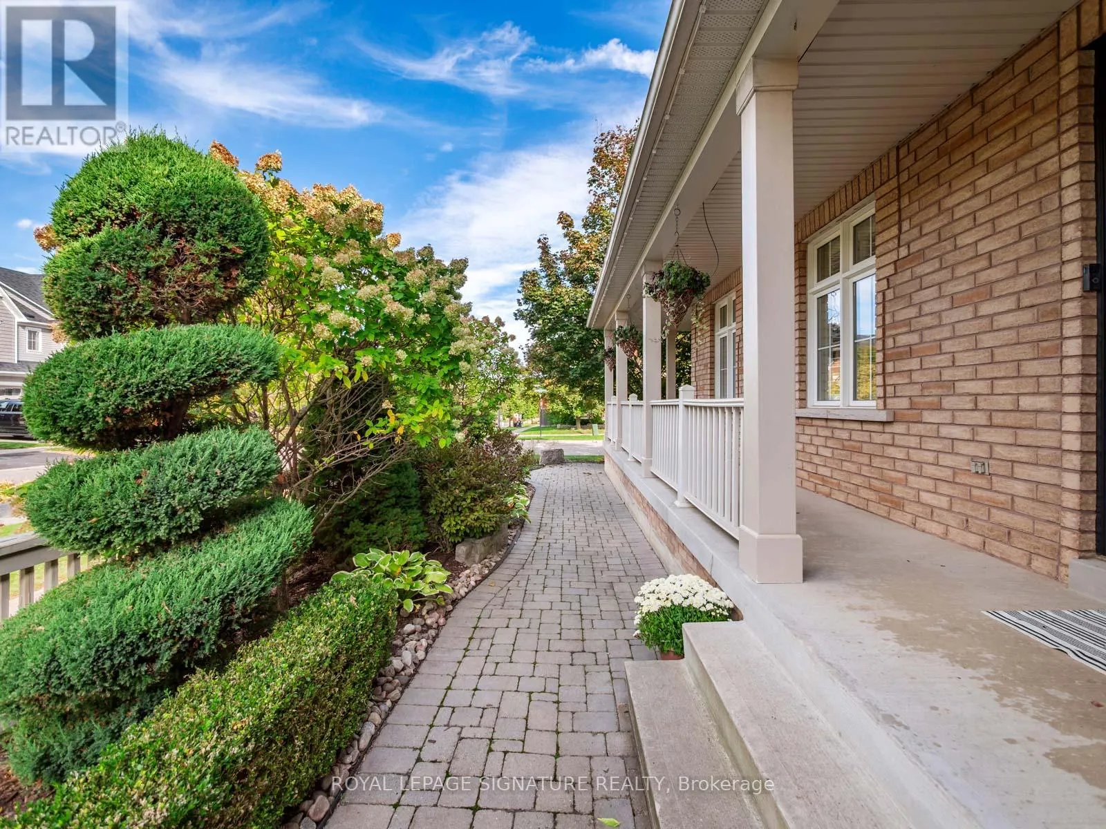 2 DENBURY COURT
