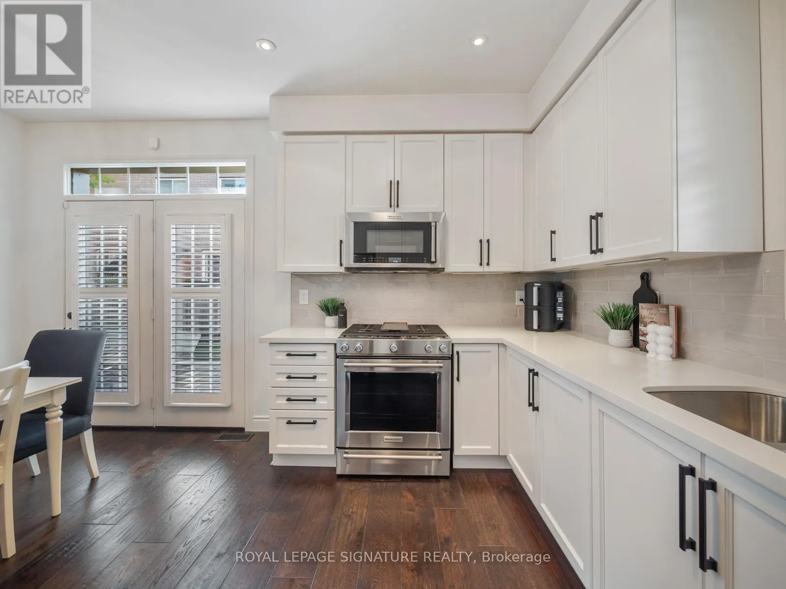 2 DENBURY COURT