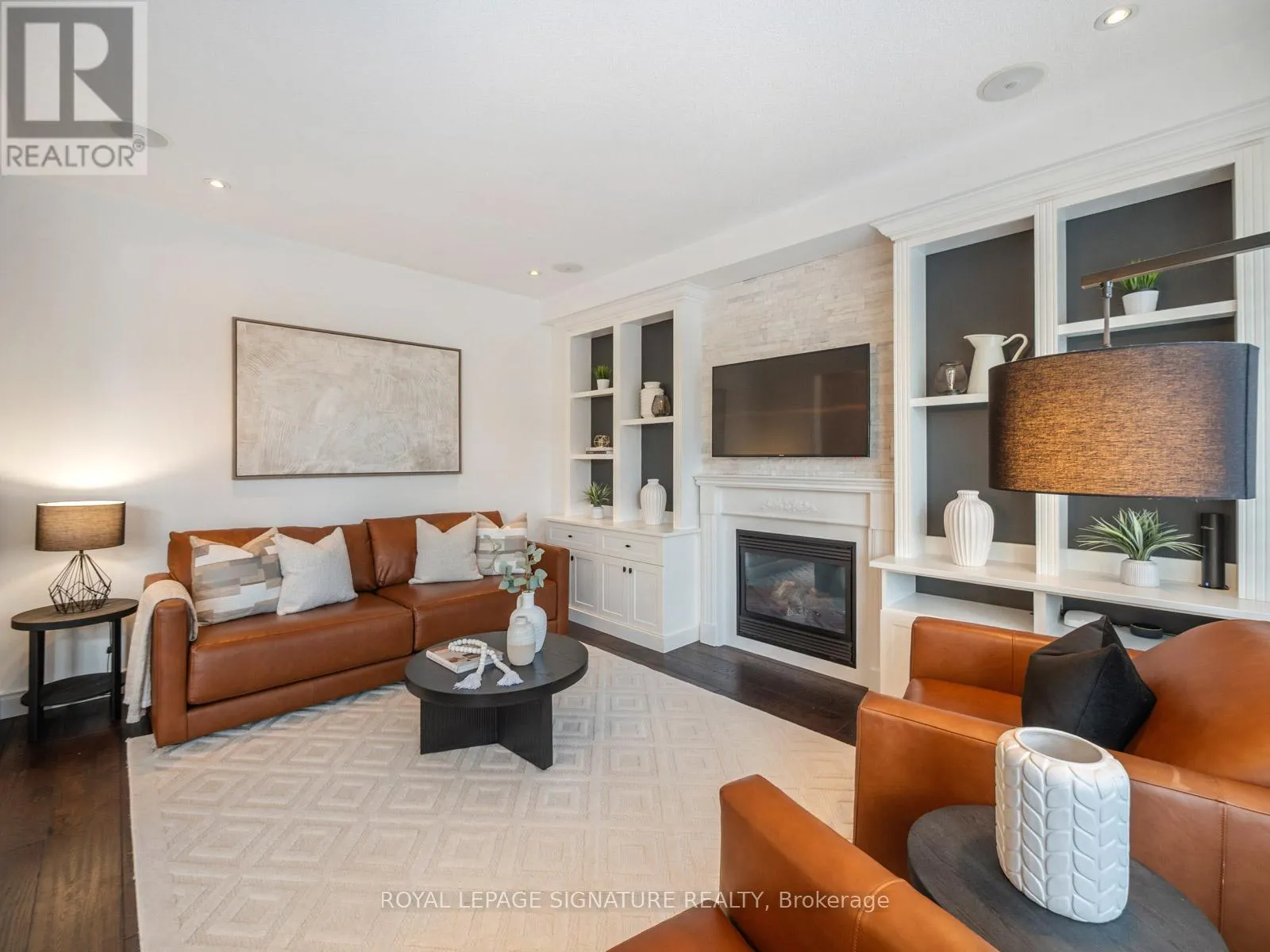 2 DENBURY COURT