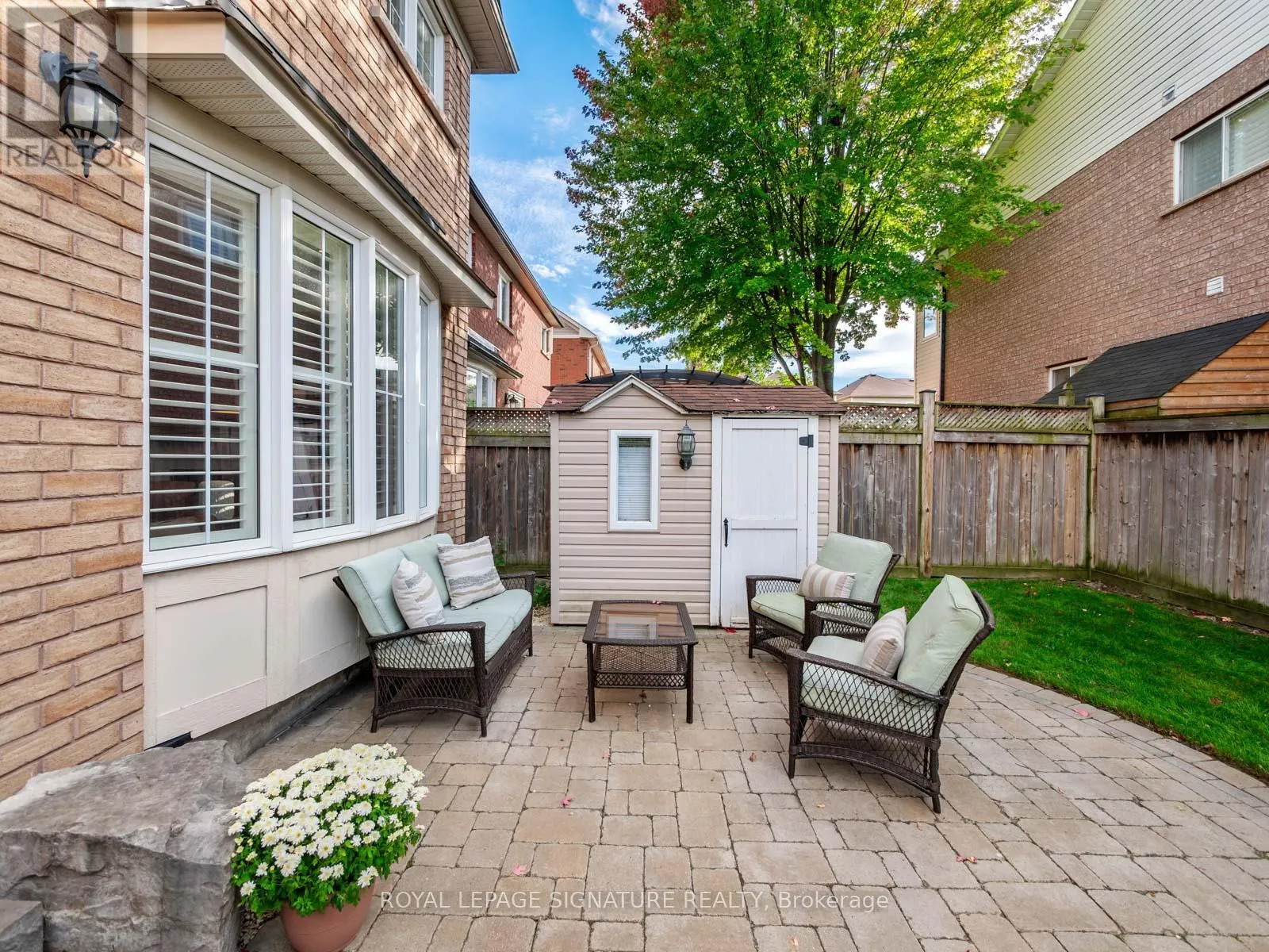 2 DENBURY COURT