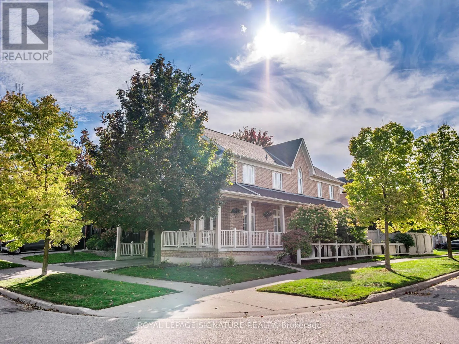 2 DENBURY COURT