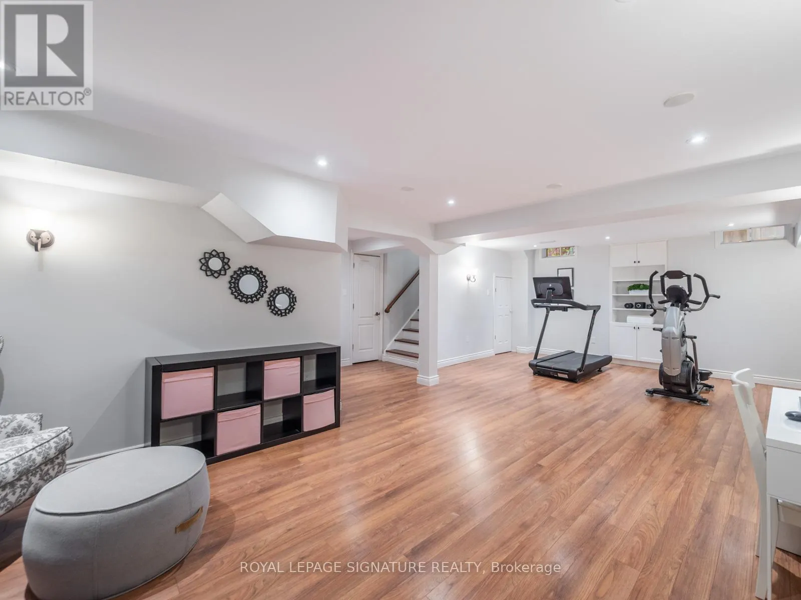 2 DENBURY COURT