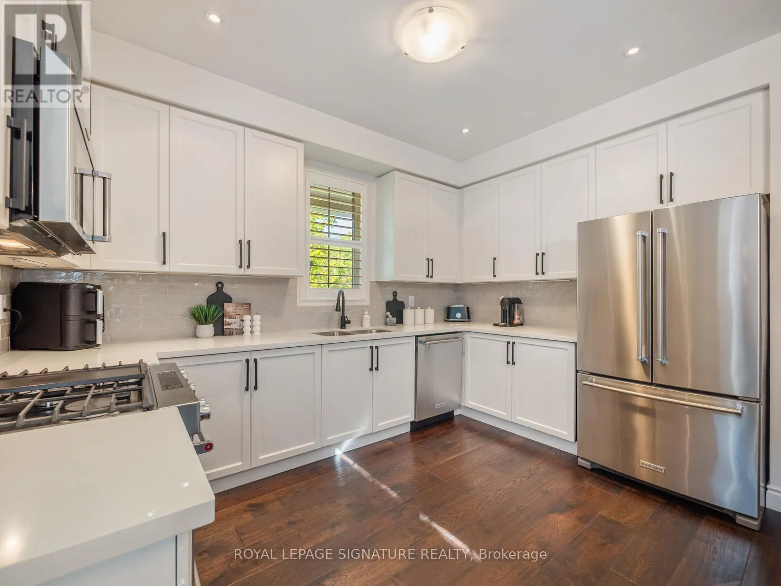 2 DENBURY COURT