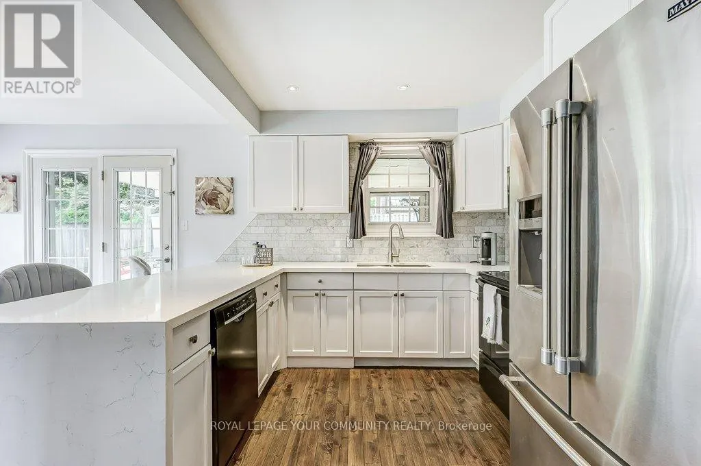 44 CANADIAN OAKS DRIVE