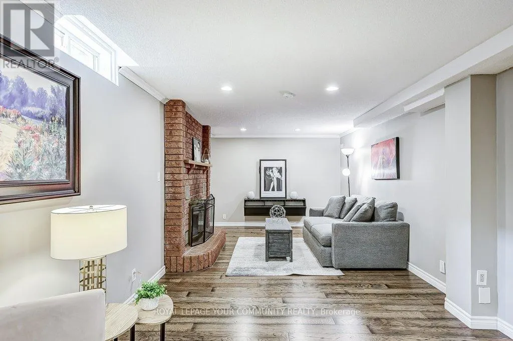 44 CANADIAN OAKS DRIVE