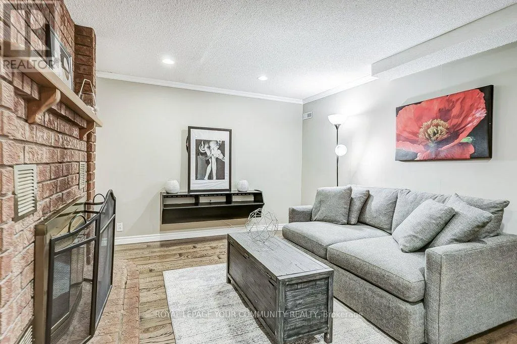 44 CANADIAN OAKS DRIVE