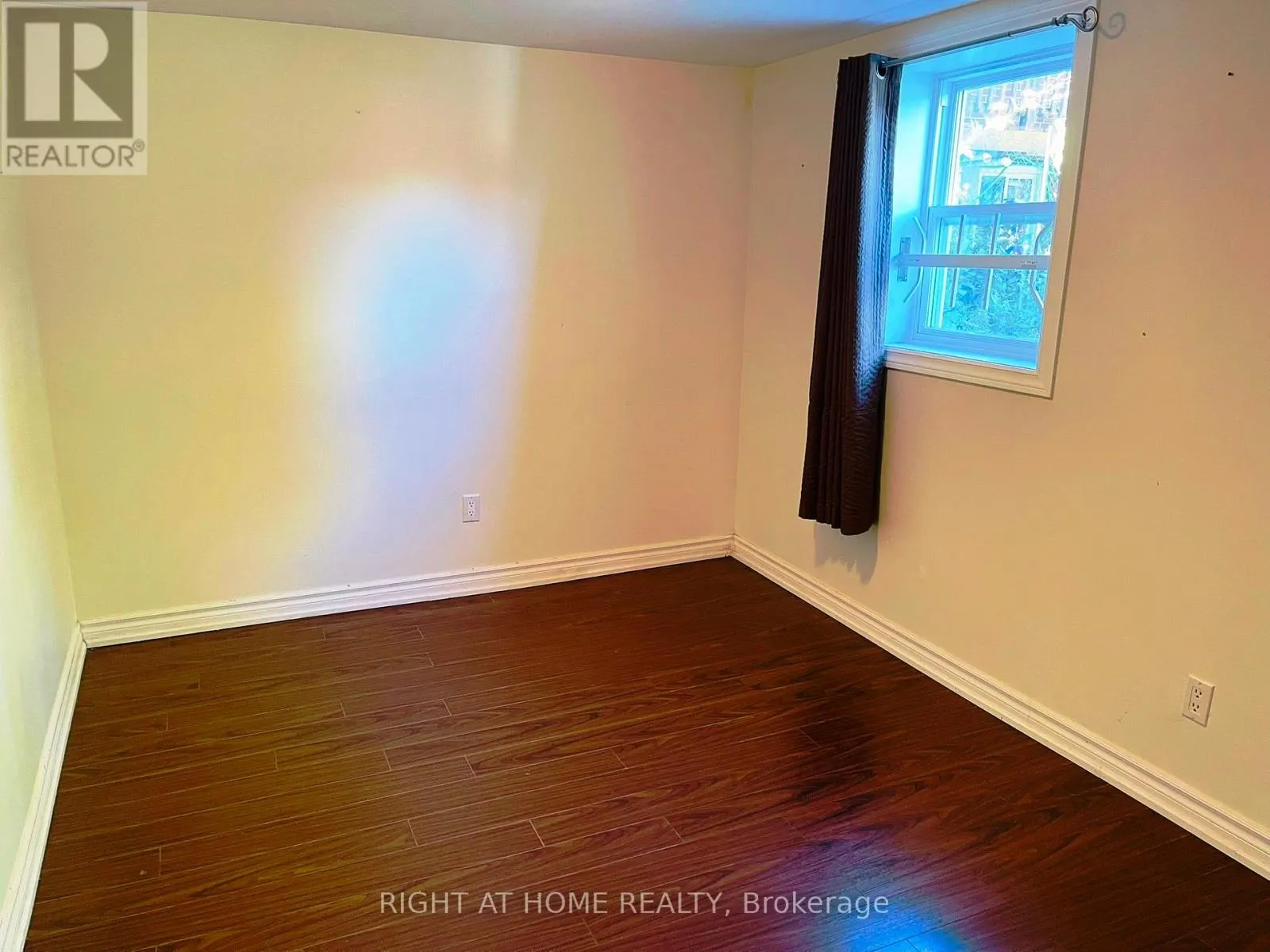 BASEMENT - 54 MEDLEY CRESCENT