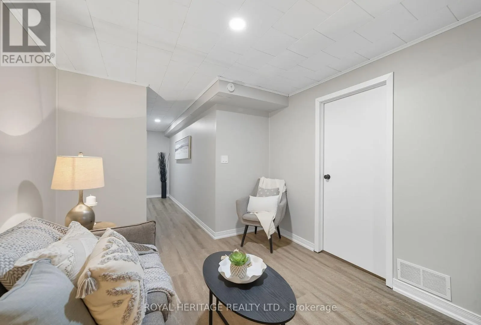113 - 929 BURNS STREET W