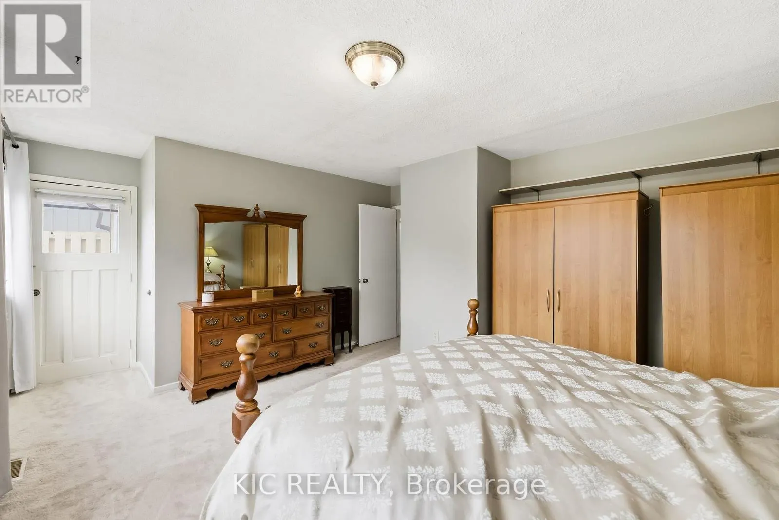 1795 LISTOWELL CRESCENT