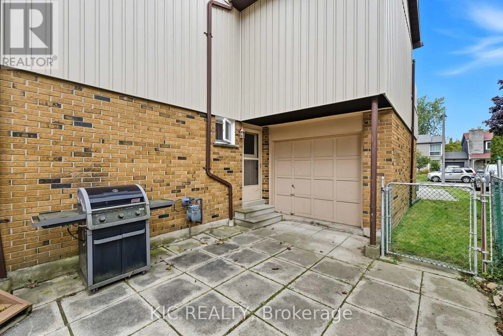 1795 LISTOWELL CRESCENT